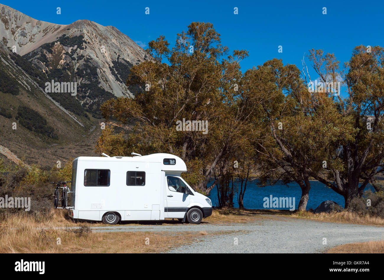 Wohnmobil Wohnmobil am Lake Pearson / Moana Rua Wildlife Refuge befindet sich im Craigieburn Forest Park in Canterbury Region Süd Isla Stockfoto