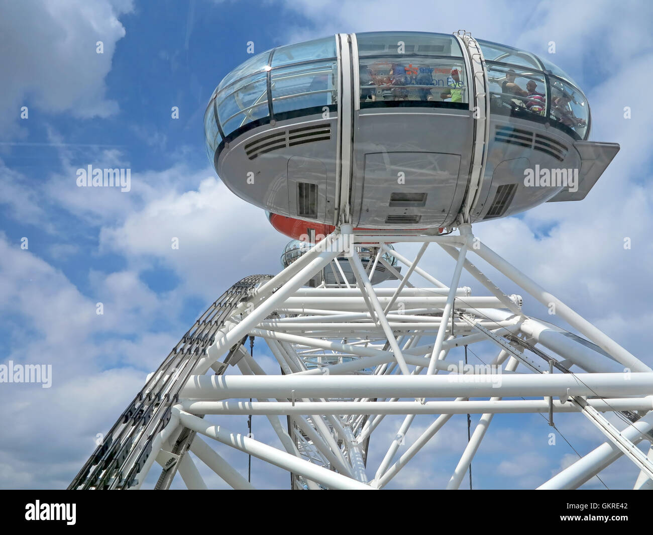 London, England. 22. Juli 2014. Blick auf eine der Kapseln mit dem London Eye. Lucy Clark/Alamy Live-Nachrichten Stockfoto