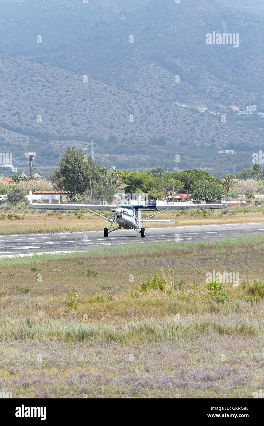 Kleines Flugzeug Pilatus PC-6/B2-H4 Turbo Porter, Landung in Castellon De La Plana Flugplatz (Spanien) Stockfoto