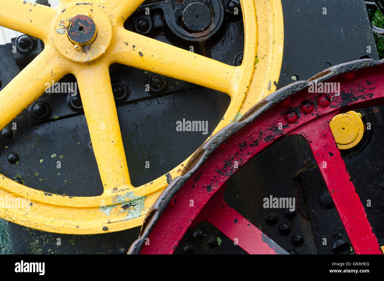 Rote und gelbe Räder auf Dampf Zugmaschine, Collingwood, Tasman District, Südinsel, Neuseeland Stockfoto