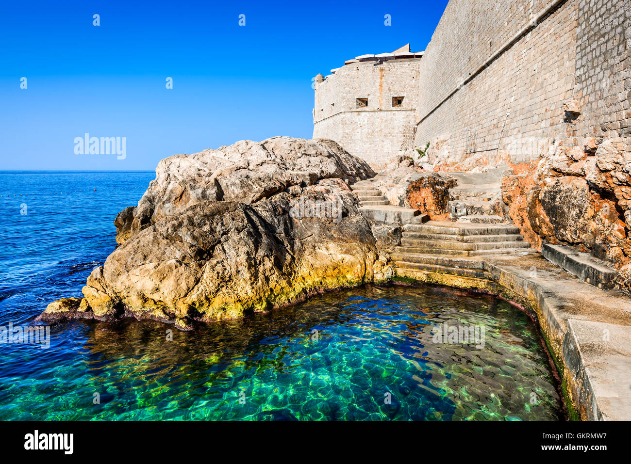 Dubrovnik, Kroatien. Malerische Aussicht auf die alte Stadt von Ragusa und Festung Lovrijenac. Stockfoto
