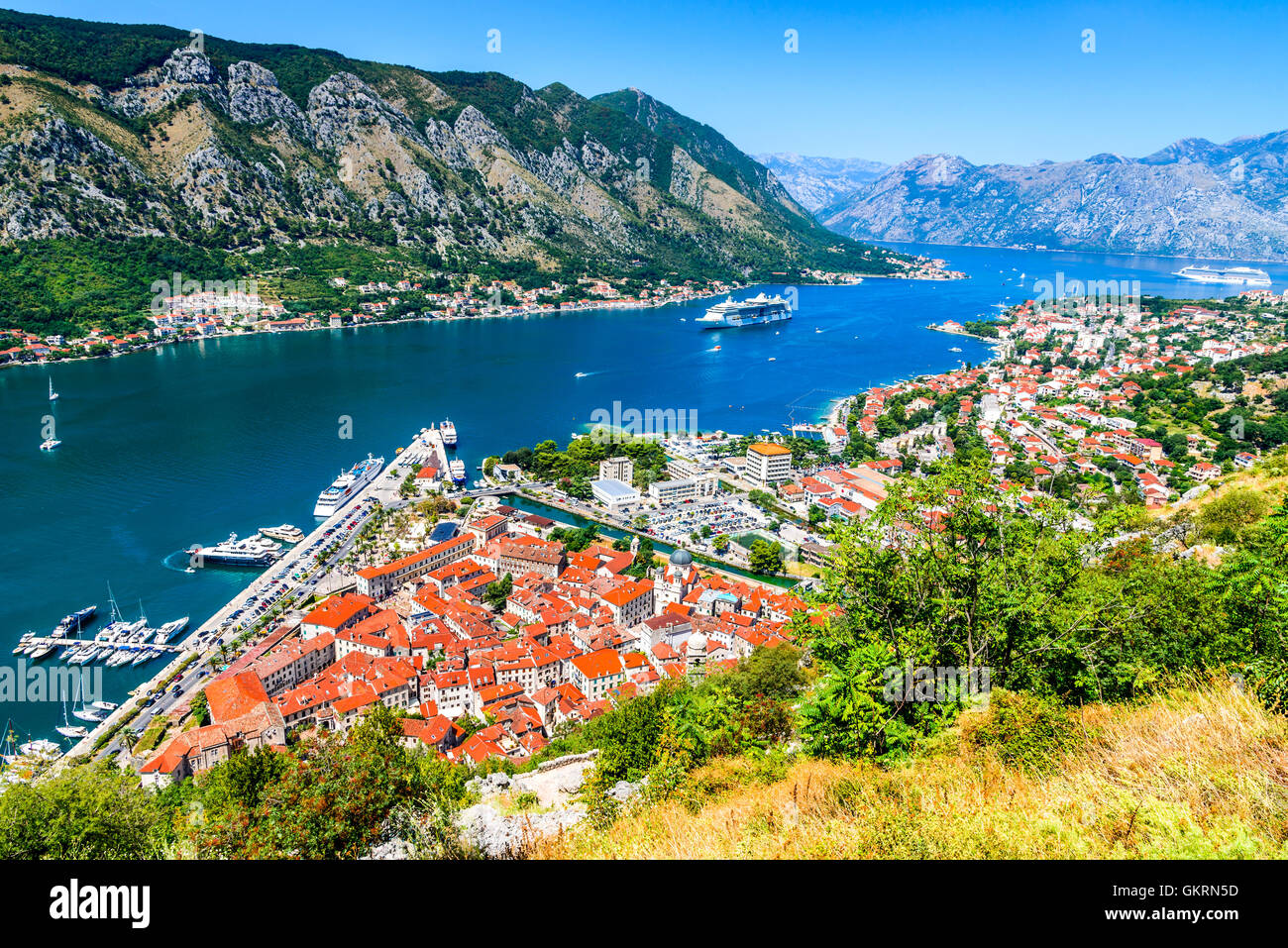 Kotor, Montenegro. Bucht von Kotor Bucht ist einer der schönsten Orte an der Adria, freuen sie sich auf die venezianische Festung. Stockfoto