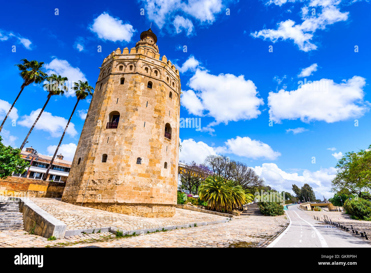 Sevilla, Andalusien, Spanien - Torre del Oro (Tower of Gold) von maurischen Dynastie der Almohaden in der Nähe des Flusses Guadalquivir errichtet. Stockfoto