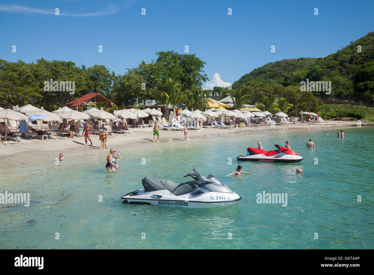 Reggae-Strand in kleine Muschel Bay auf St. Kitts Stockfoto