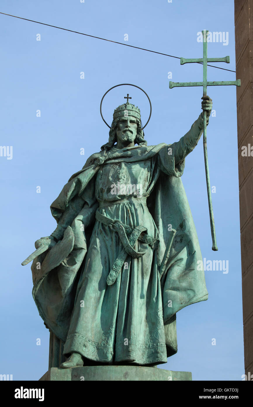 König Stephan i. von Ungarn. Statue von ungarischen Bildhauer György Zala auf dem Millennium-Denkmal in der Heldenplatz in Budapest, Ungarn. Stockfoto