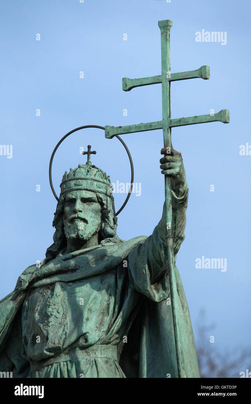 König Stephan i. von Ungarn. Statue von ungarischen Bildhauer György Zala auf dem Millennium-Denkmal in der Heldenplatz in Budapest, Ungarn. Stockfoto