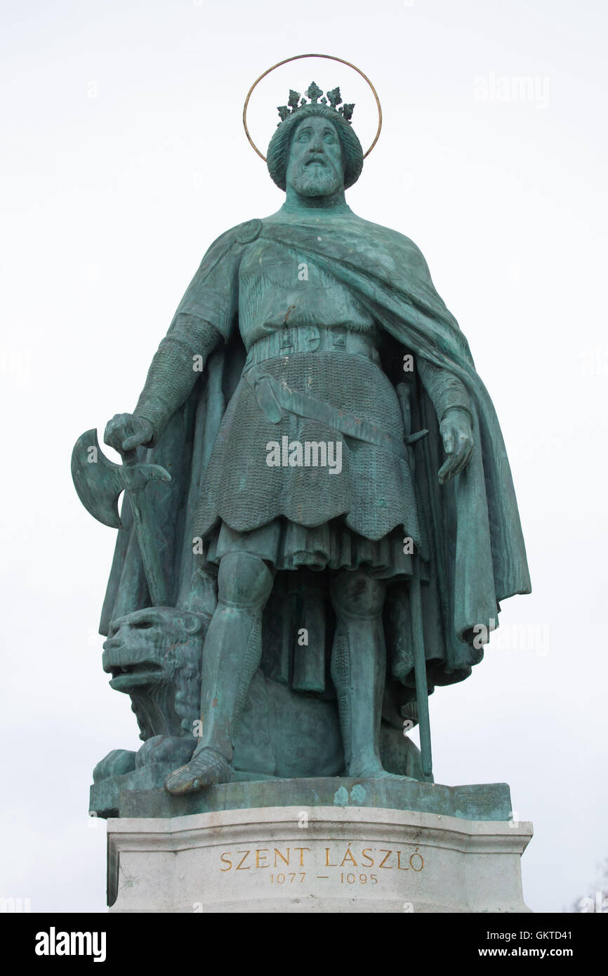 König Ladislaus i. von Ungarn. Statue von ungarischen Bildhauer György Zala auf dem Millennium-Denkmal in der Heldenplatz in Budapest, Ungarn. Stockfoto