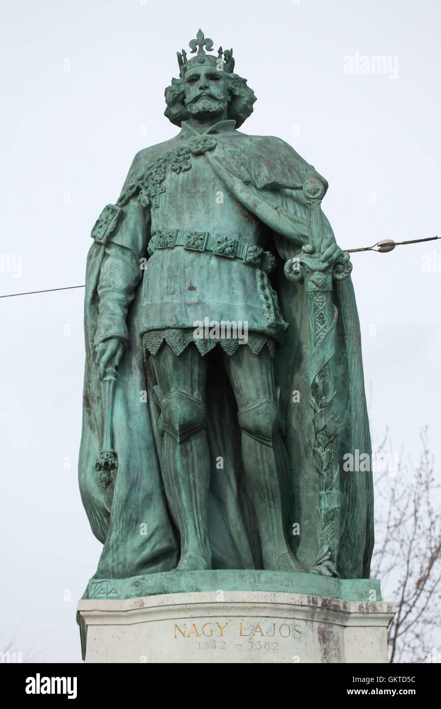König Louis I von Ungarn, auch bekannt als König Louis das große. Statue von ungarischen Bildhauer György Zala auf dem Millennium-Denkmal in der Heldenplatz in Budapest, Ungarn. Stockfoto