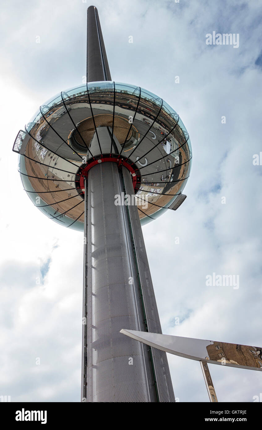 British Airways i360 Turm auf Brighton und Hove Strandpromenade, East Sussex, England Stockfoto