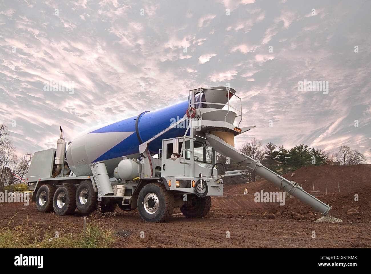 Zement-LKW auf die Baustelle Stockfoto
