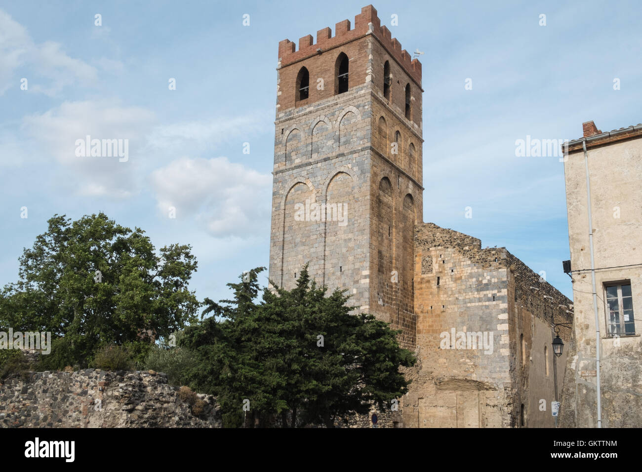 Katholische Kirche Sainte Marie bell Tower Dorf Espira de L'Agly im Languedoc Roussillion, Pyrenäen Orientales, Midi-Pyrenäen Stockfoto