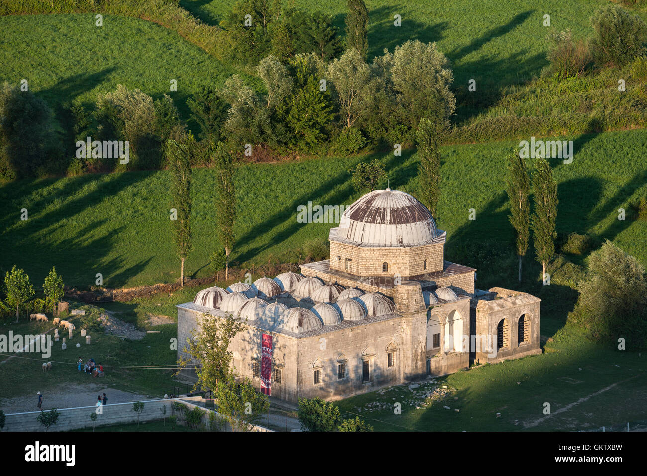 Blick hinunter auf die Xhamia e Plumbit oder führen Moschee gebaut im Jahre 1773, Shkodra, Nordalbanien. Stockfoto