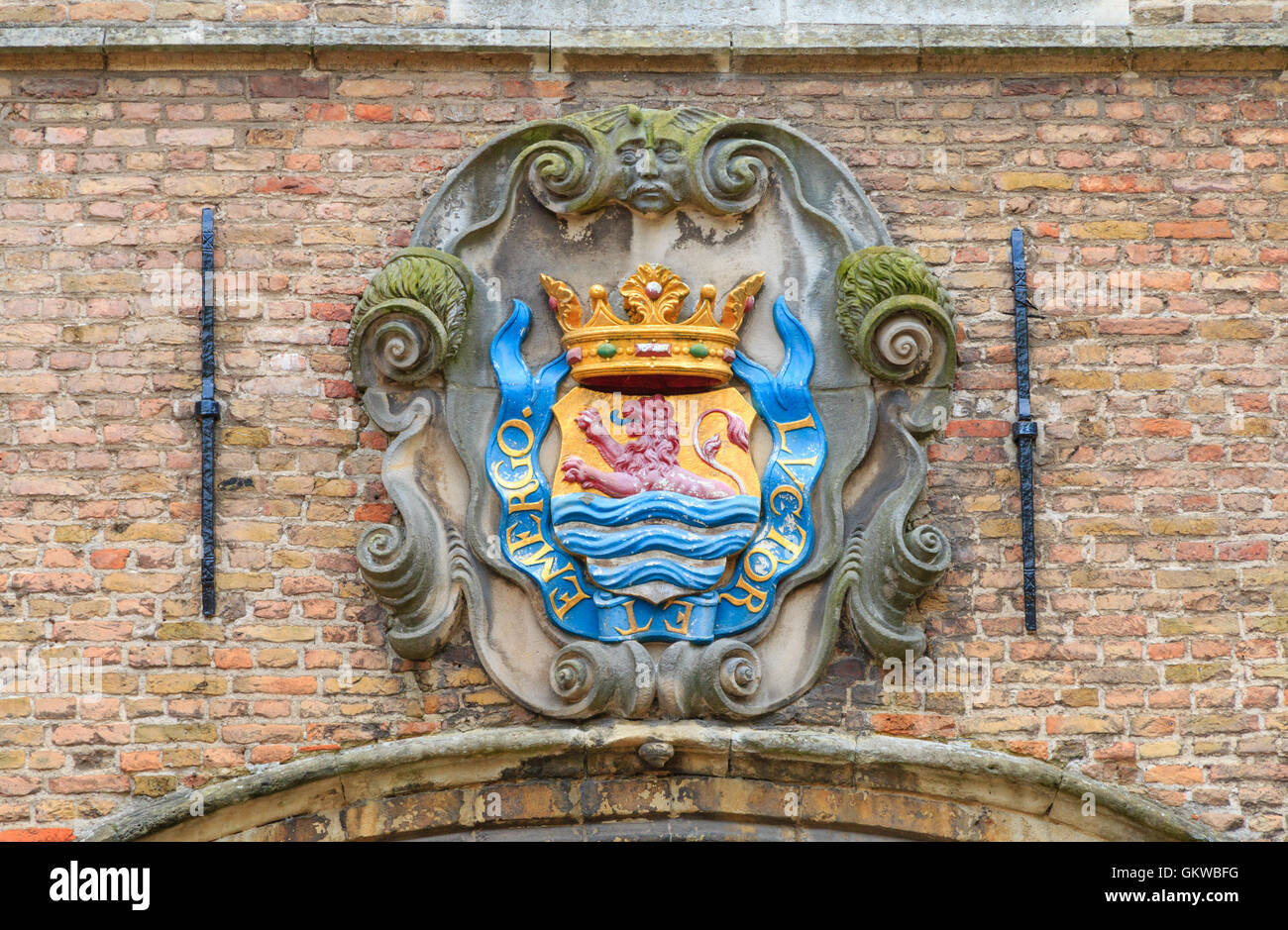 MIDDELBURG, Niederlande - Giebel Stein mit Wappen der niederländischen Provinz Zeeland Stockfoto