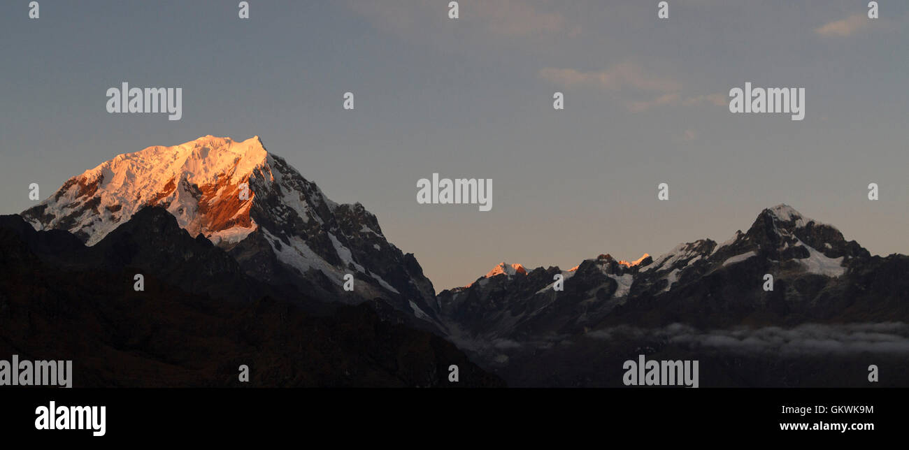 Mount Salcantay bei Sonnenaufgang, Peru Stockfoto