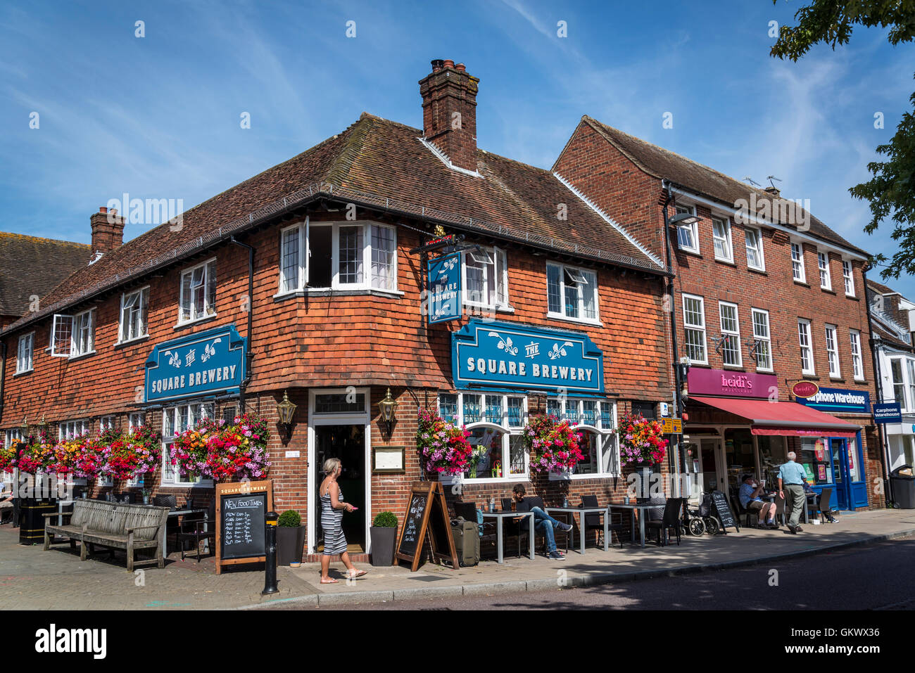 Quadratische Brauereiwirtschaft in The Square, Petersfield, Hampshire, England, Großbritannien Stockfoto