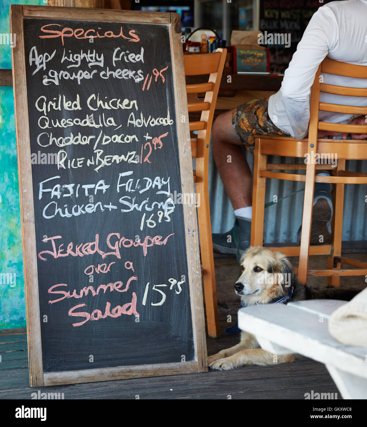 Specials-Board bei Geiger Key Marina Restaurant in Key West, Florida Stockfoto