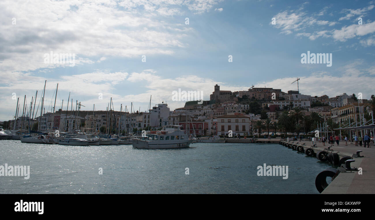 Ibiza, Balearen-Insel: die Skyline von Ibiza-Stadt und Hafen Stockfoto