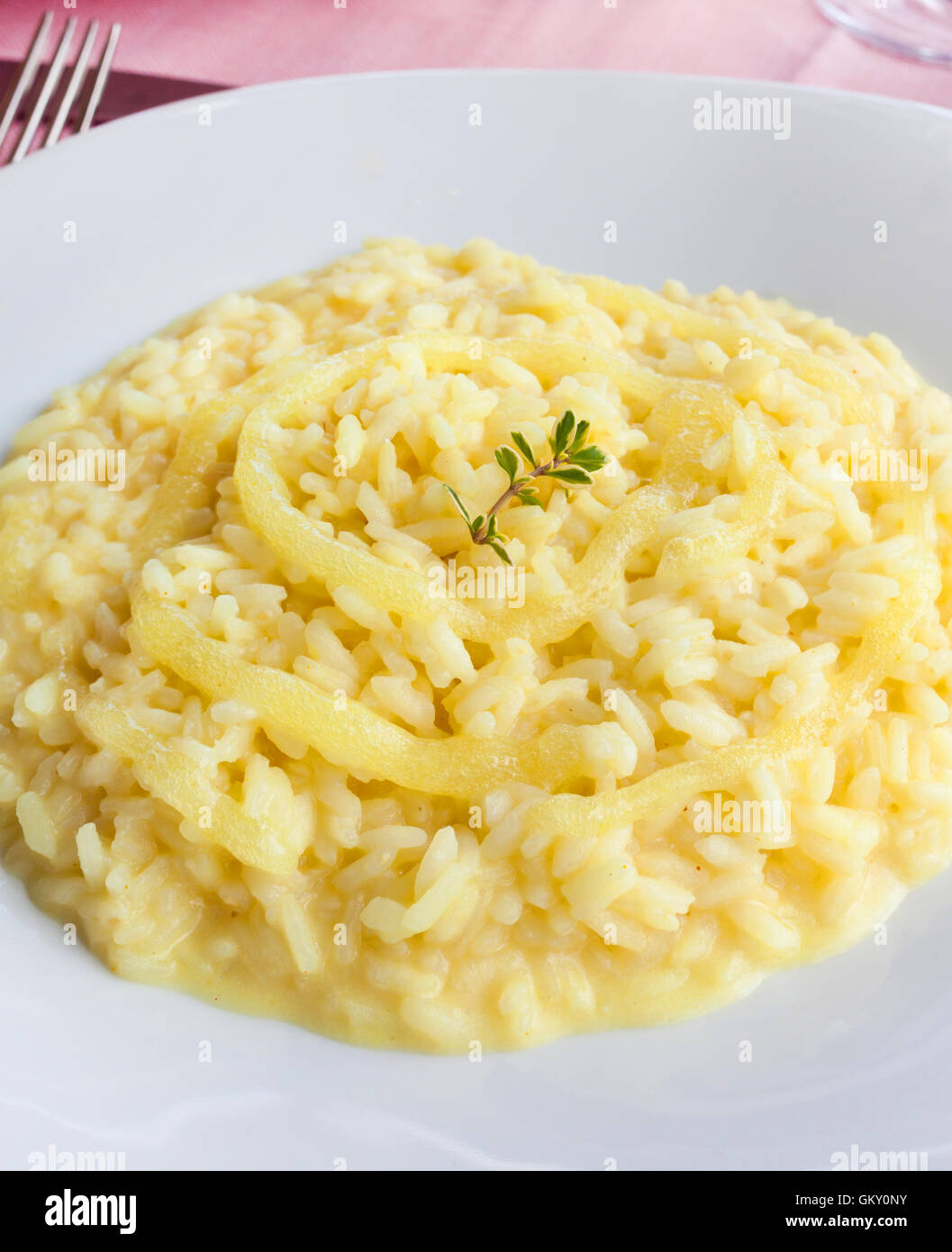 Leckere Zitronenreis, typische Speisen von Positano. Stockfoto