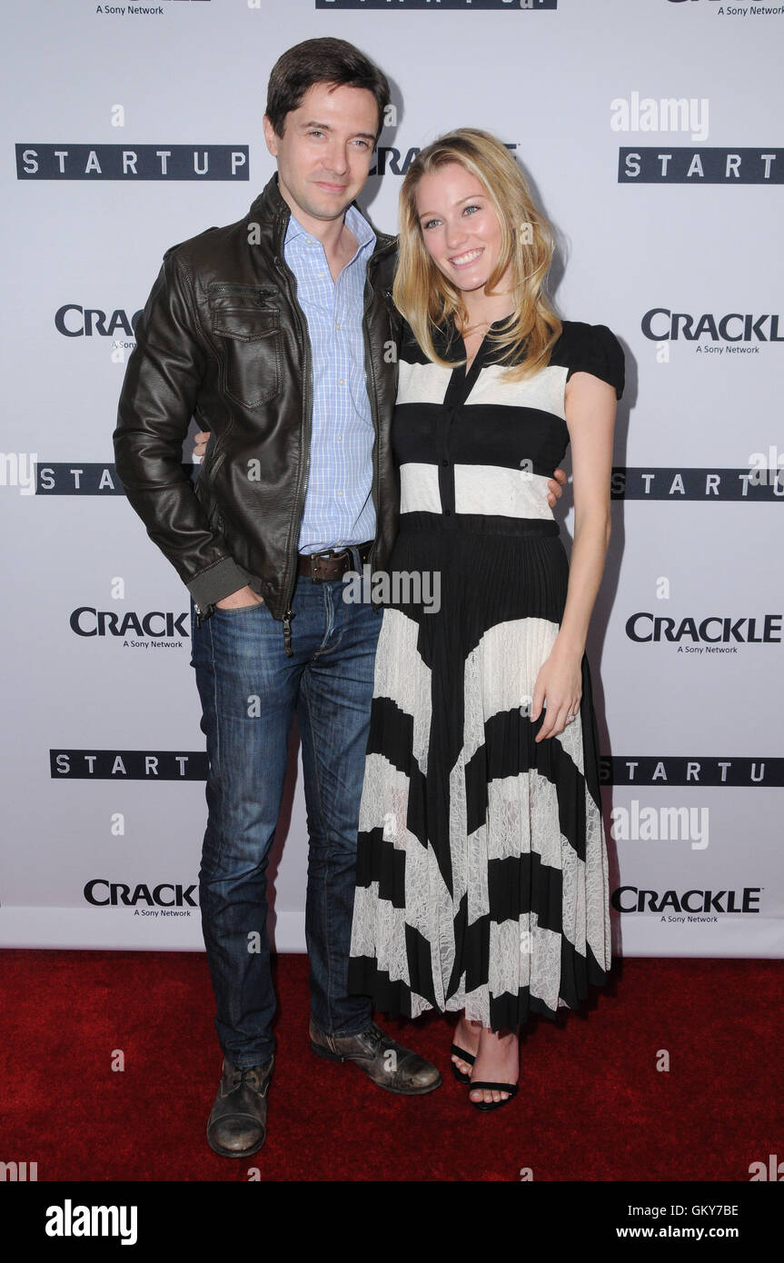 West Hollywood, CA, USA. 23. August 2016. 23. August 2016 - West Hollywood, Kalifornien. Topher Grace, Ashley Hinshaw. Los Angeles Premiere von Knistern des '' Start '' statt in The London West Hollywood. Bildnachweis: Birdie Thompson/AdMedia Credit: Birdie Thompson/AdMedia/ZUMA Draht/Alamy Live-Nachrichten Stockfoto