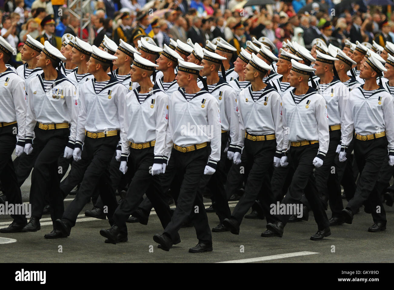 Kiew, Ukraine. 24. August 2016. Soldaten der ukrainischen Marine während der Militärparade in Kiew, dem Unabhängigkeitstag der Ukraine gewidmet. Ukraine feiert 25-jähriges Jubiläum der Unabhängigkeit. Bildnachweis: Oleksandr Prykhodko/Alamy Live-Nachrichten Stockfoto