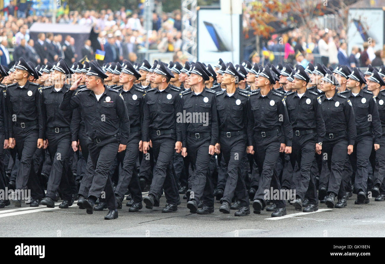 Kiew, Ukraine. 24. August 2016. Soldaten der nationalen Polizei der Ukraine während der Militärparade in Kiew, dem Unabhängigkeitstag der Ukraine gewidmet. Ukraine feiert 25-jähriges Jubiläum der Unabhängigkeit. Bildnachweis: Oleksandr Prykhodko/Alamy Live-Nachrichten Stockfoto