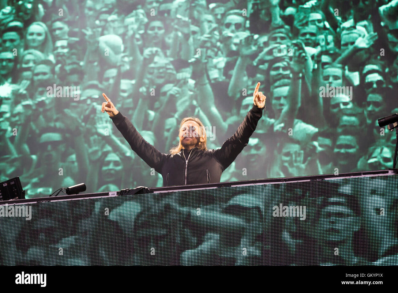 DJ David Guetta beim V Festival in Hylands Park, Chelmsford, Essex am Sonntag, den 21. August. Stockfoto