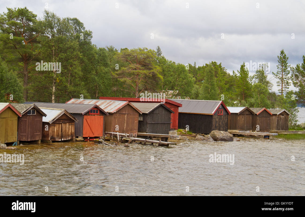 Boatsheds in Synnervika, Norwegen, am Ufer des See Femunden Stockfoto