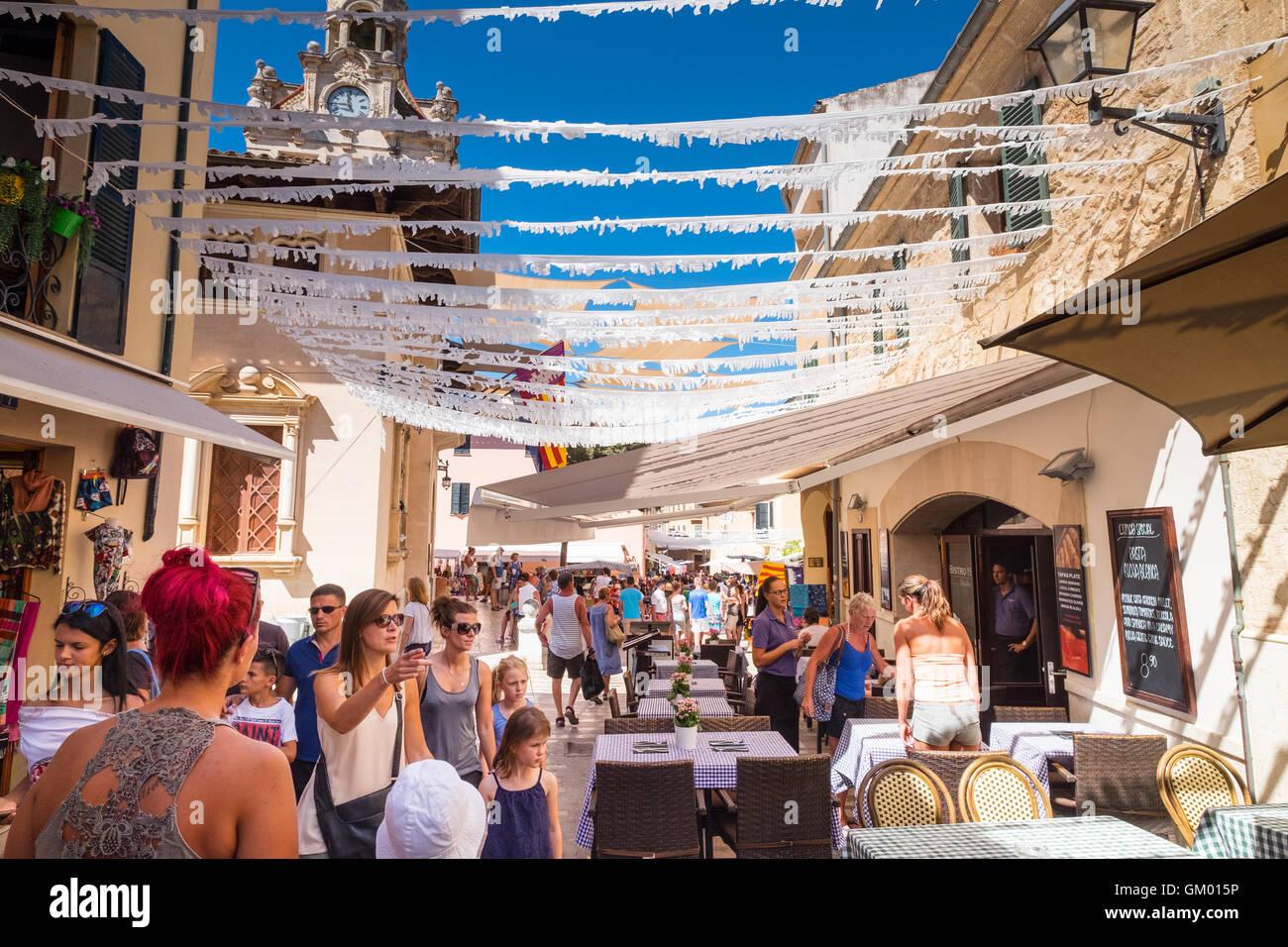 Die Plaza in Altstadt von Alcudia, Mallorca / Mallorca Stockfoto