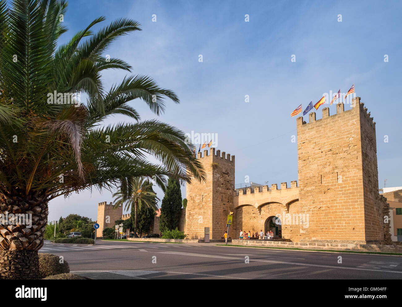 Tor von Mallorca (auch bekannt als St. Sebastian Gate) Altstadt von Alcudia, Mallorca / Mallorca Stockfoto