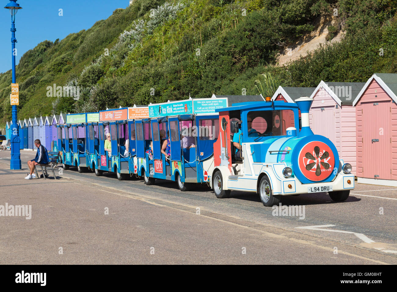 Landtrain Reisen entlang der Promenade in Bournemouth im August Stockfoto