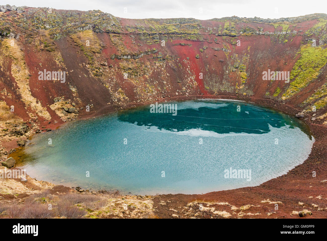 Kerið vulkanische Krater-See in Grimsnes, Island entstand vor etwa 6500 Jahren und liegt in der westlichen Volcanic Zone. Stockfoto