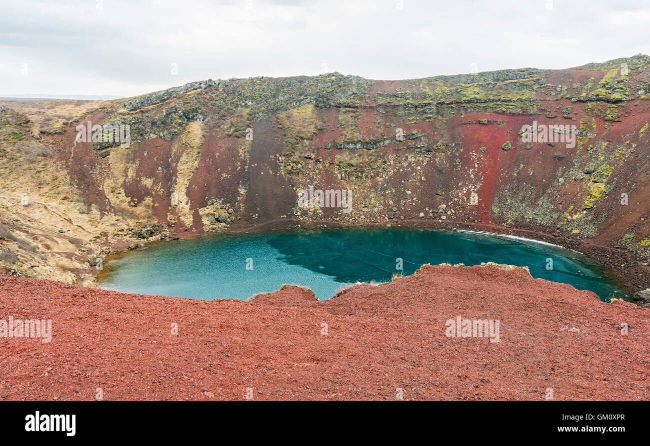 Kerið vulkanische Krater-See in Grimsnes, Island entstand vor etwa 6500 Jahren und liegt in der westlichen Volcanic Zone. Stockfoto