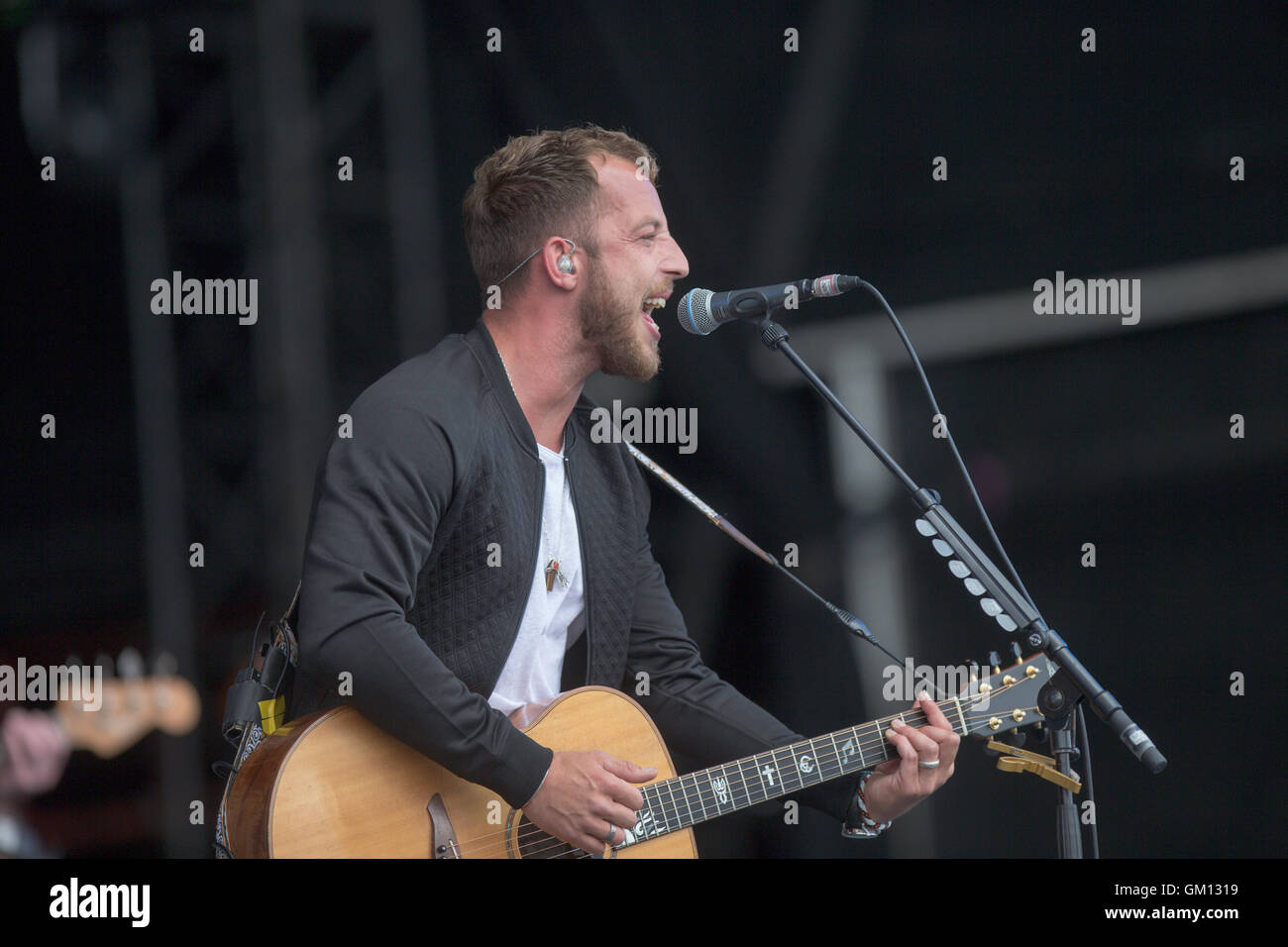 James Morrison im Hylands Park in Chelmsford, Essex, am Samstag Nachmittag am 20. August auf der diesjährigen V Festival durchführen. Stockfoto