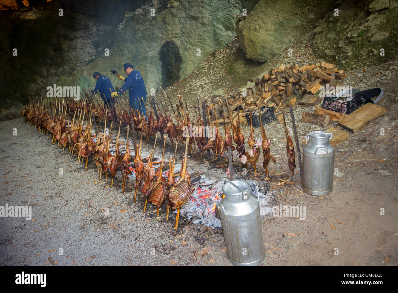 "Zikiro Jate" traditionelle Party in der Höhle der Hexen, an Zugarramurdi (Sorginen Leizea - Navarra - Spanien). Stockfoto