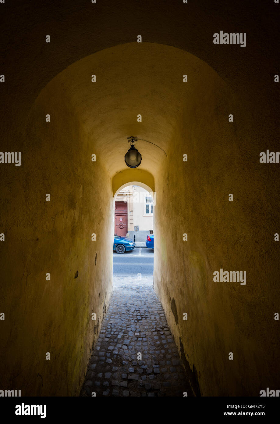 80m lange Strada Sforii (Seil Straße auch als Zeichenfolge Street) in Brasov, Rumänien, eines der schmalsten Straßen in Europa Stockfoto