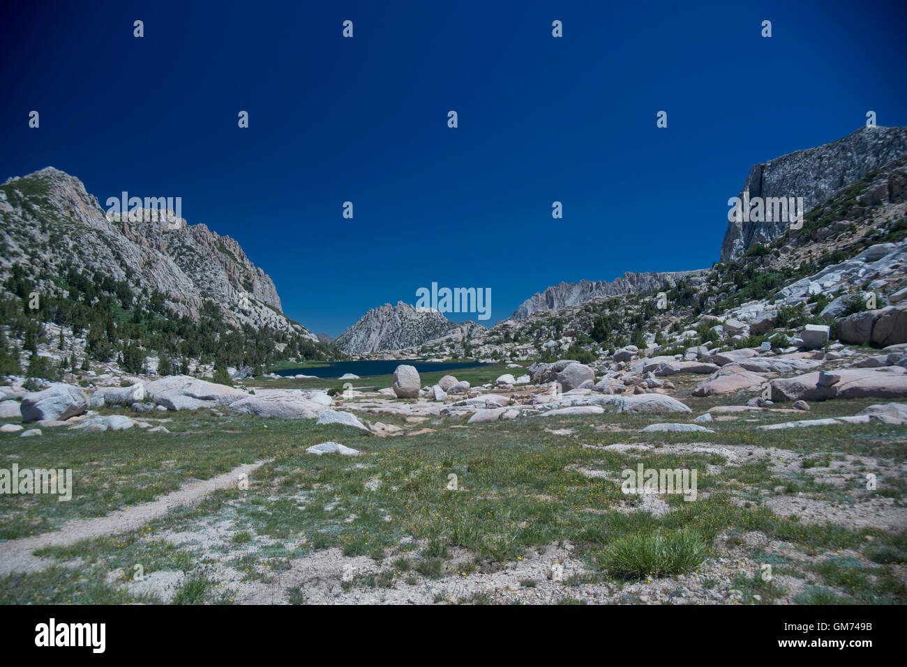 Schnee See Panoramablick in Rock Island Pass in der Hoover & Yosemite Wilderness, Humbolt-Toiyabe National Forest, CA Stockfoto