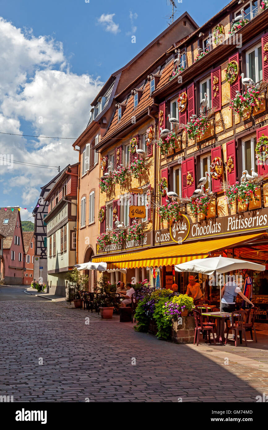 Die wunderschön dekorierte Fassade des Hauses in Barr. Elsass, Frankreich. Stockfoto