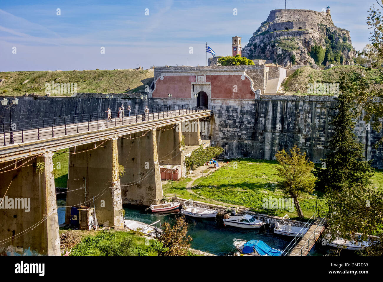 Fahrbahn über den Burggraben, die alte Festung Korfu Griechenland Stockfoto