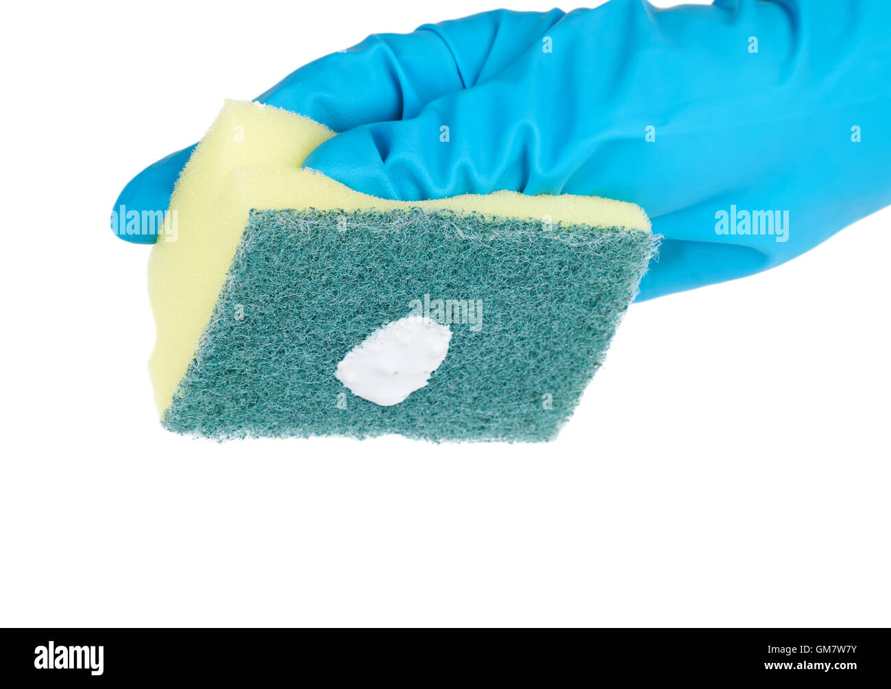 Hand im blauen Handschuh mit Schwamm und einem Tropfen des Reinigers Stockfoto