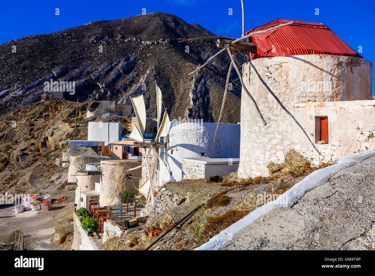 Traditionelle Griechenland - alte Windmühlen in Olimbos Dorf, Karpathos, Griechenland Stockfoto