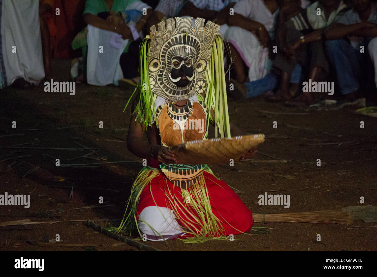 Padayani - traditioneller Volkstanz und Ritual-Kunst aus dem zentralen Teil des indischen Bundesstaates Kerala. Stockfoto