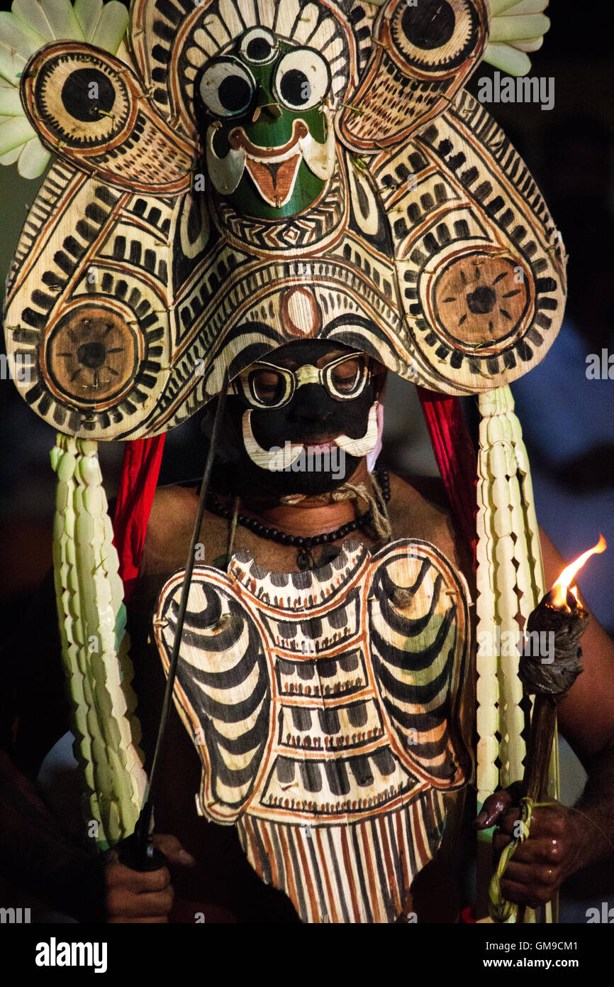 Padayani - traditioneller Volkstanz und Ritual-Kunst aus dem zentralen Teil des indischen Bundesstaates Kerala. Stockfoto
