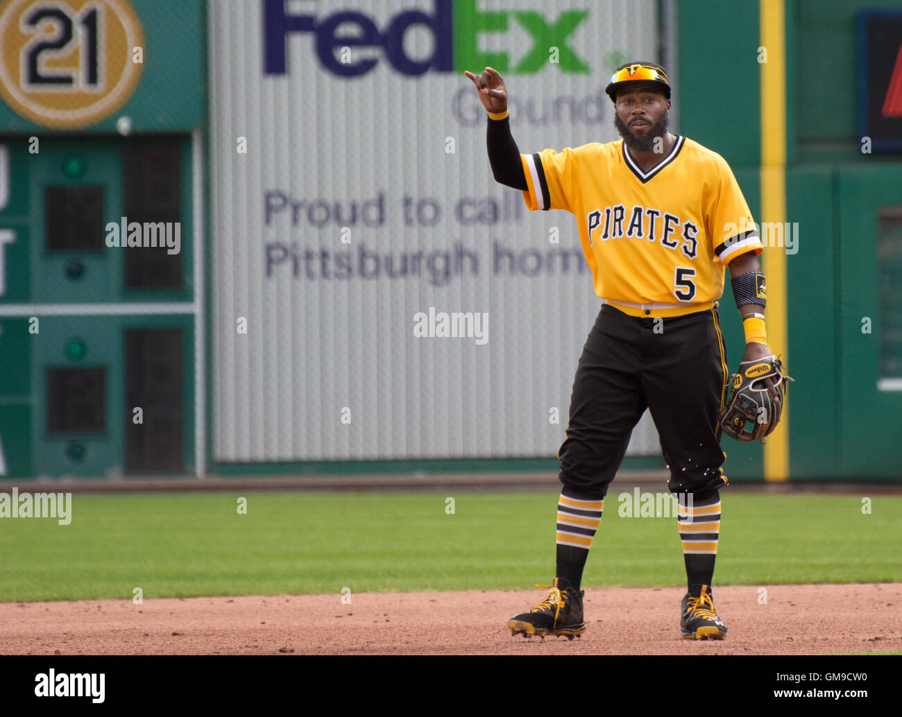 21. August 2016; Pittsburgh, PA, USA; Pittsburgh Pirates spielte die Miami Marlins in PNC Park.  Miami besiegte Pittsburgh 3-2.  Abgebildete Josh Harrison Stockfoto