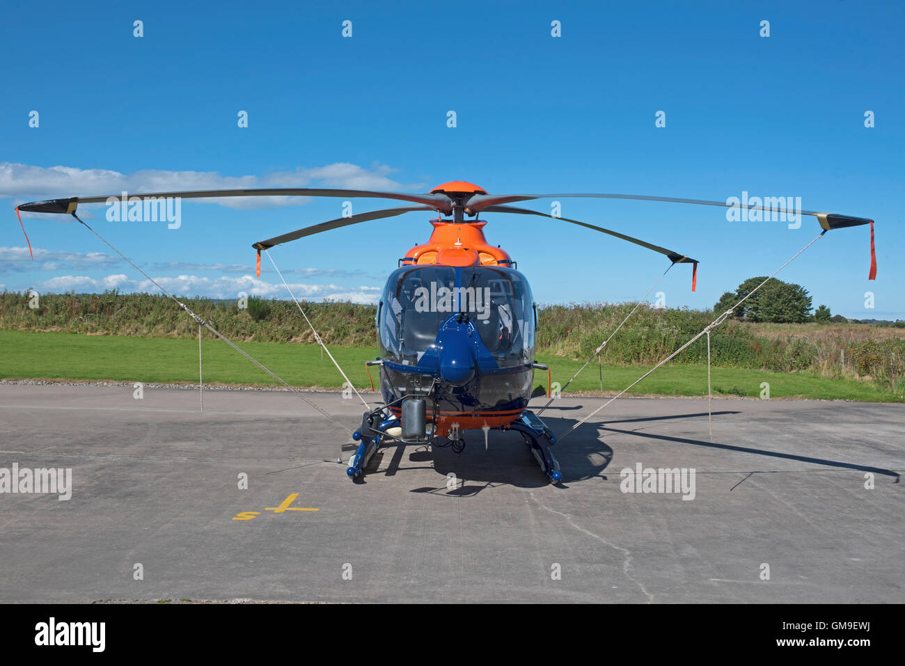 Airbus Helicopters EC135T2 + c/n unterstützen 1196 Flugzeug Registrierung-GLAA Tri-Leuchtturm Generalautoritäten.  SCO 11.186. Stockfoto