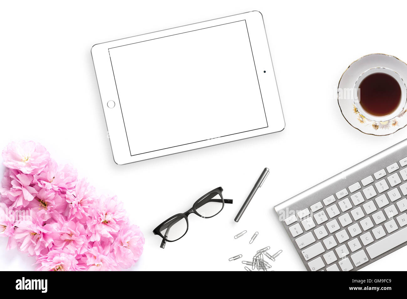 Hübsch gestaltete Desktop Mockup flach legen stock Fotografie Stockfoto