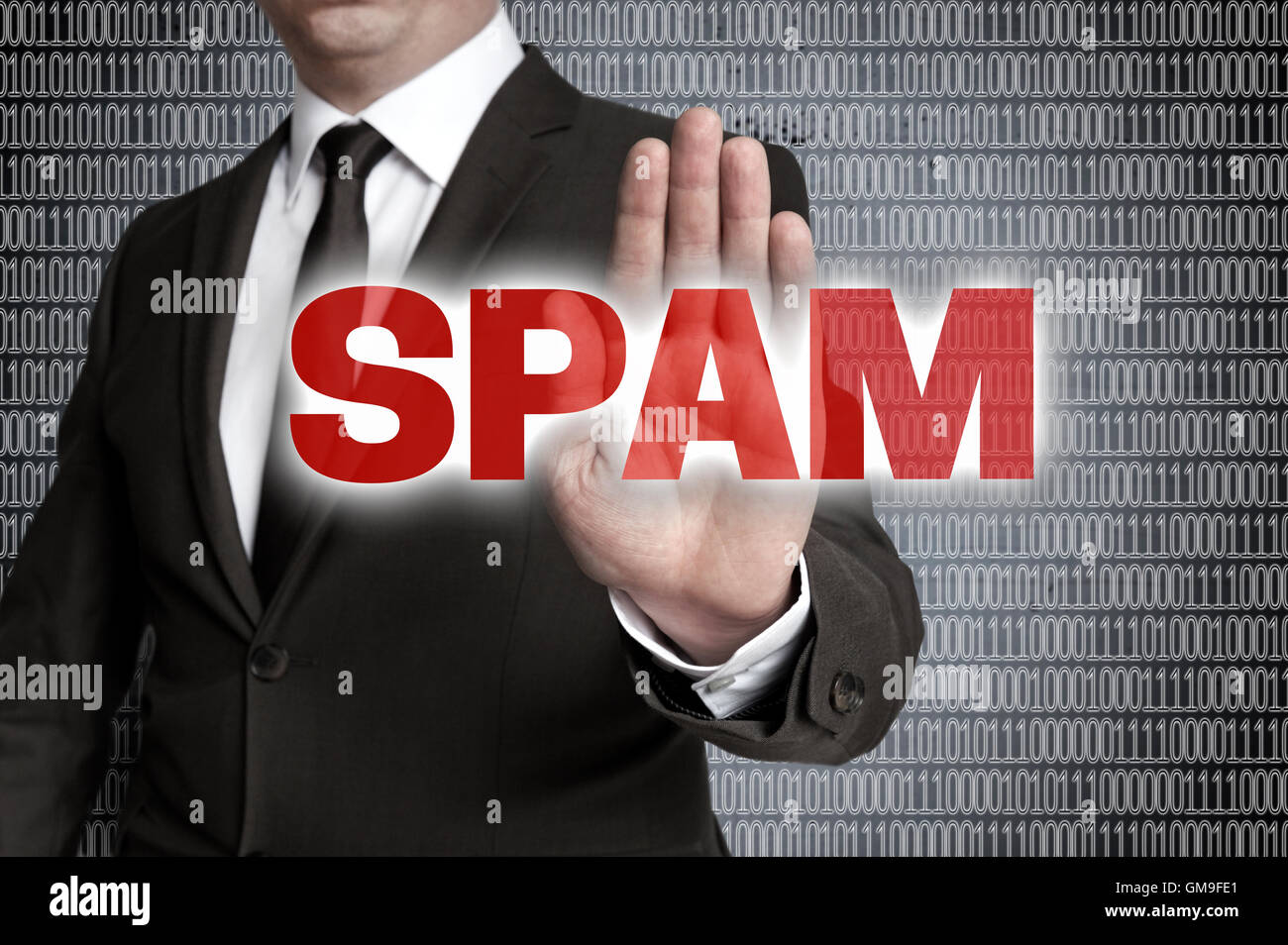 Spam mit Matrix zeigt Geschäftsmann. Stockfoto