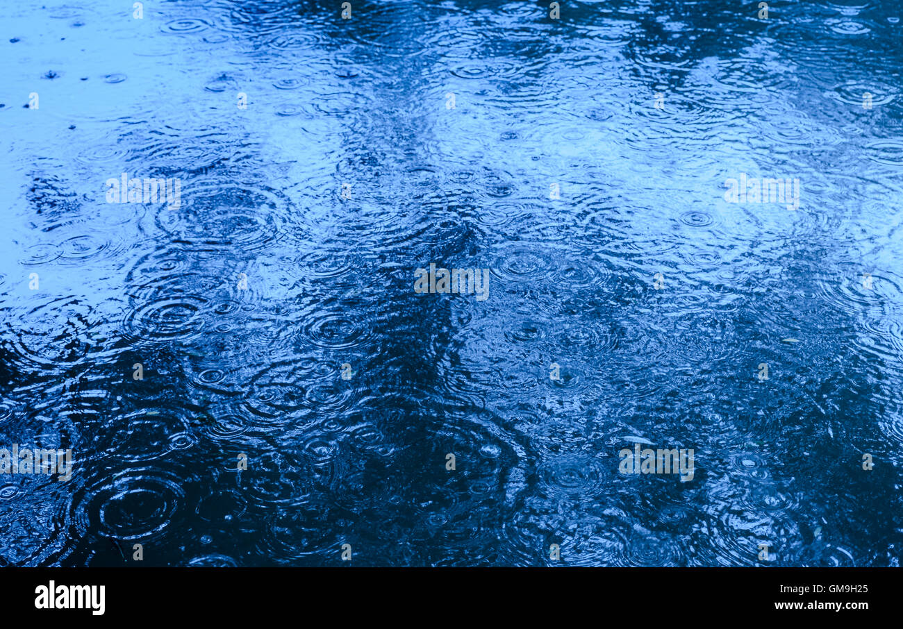Wellige Teich an regnerischen Tag Stockfoto