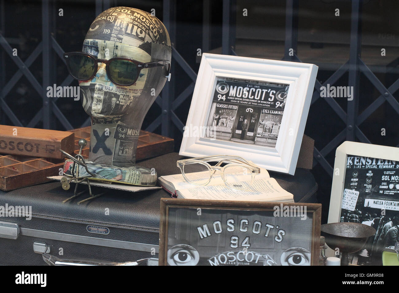 Moscots-Brillen-Schaufenster Stockfoto
