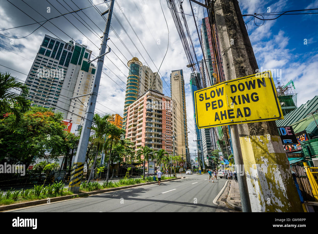 Kalayaan Avenue, in Poblacion, Makati, Metro Manila, Philippinen. Stockfoto