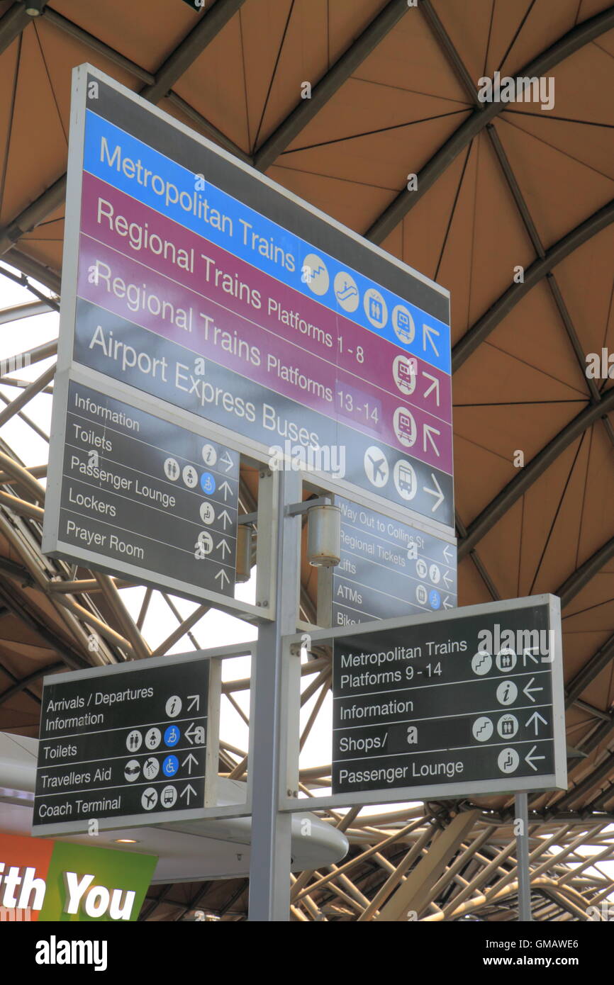 Hinweisschild an der Southern Cross Station Melbourne Australia Stockfoto